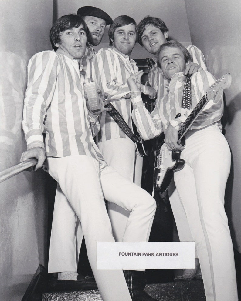 1964 ORIGINAL BEACH BOYS 5X7 PHOTO BRIAN,CARL,DENNIS WILSON-MIKE LOVE-AL JARDINE