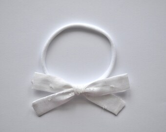 White Swiss Dot Fabric Bow Headband Photo Prop Baby Bow Hair Clip Beautiful Bow for Baby Girl to Adult Spring Summer Blessing Baptism Bow