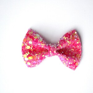 Bubblegum Pink Sparkly Glitter TINY Alligator Clip Little Bow for Newborn Baby Child Little Girl Photo Prop Adorable Photo Summer Clip
