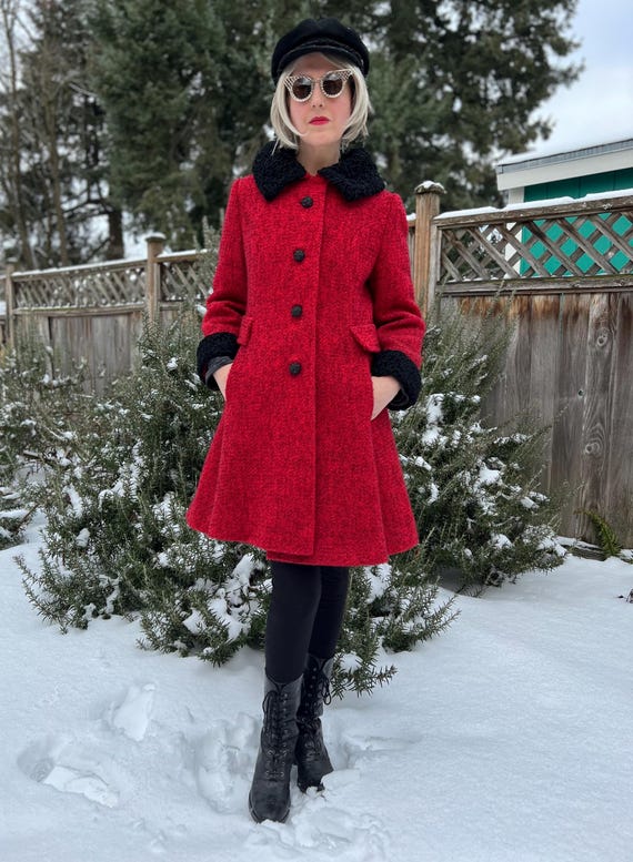 ヴィンテージ 60s Aライン コート 赤 レディースS ファー メルトン 60s Vintage Red Wool Coat W/ Black Fur Collar & Cuffs - Etsy