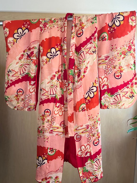 Antique Silk Kimono w/ Red & Pink Print - image 3