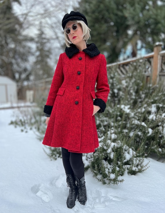 ヴィンテージ 60s Aライン コート 赤 レディースS ファー メルトン 60s Vintage Red Wool Coat W/ Black Fur Collar & Cuffs - Etsy