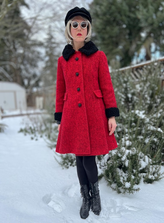 ヴィンテージ 60s Aライン コート 赤 レディースS ファー メルトン 60s Vintage Red Wool Coat W/ Black Fur Collar & Cuffs - Etsy
