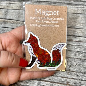 Sitting fox with blueberries magnet