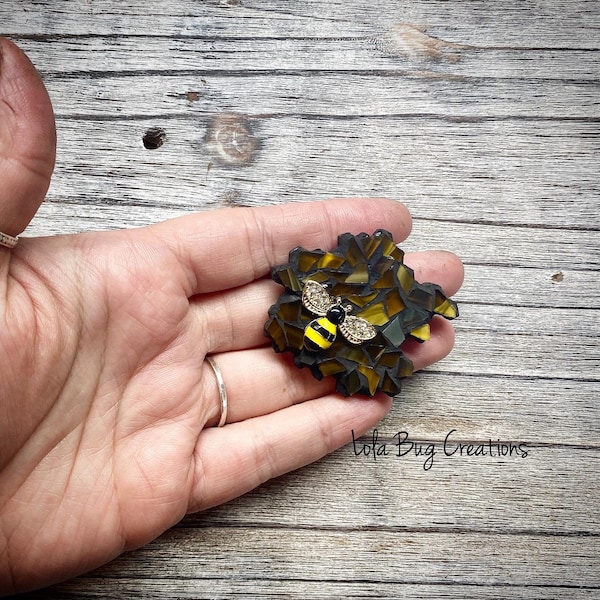 Mini Bee on honeycomb   -Glass Mosaic Magnet