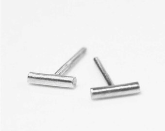 Tiny Silver Line Stud Earring, kleine gouden regel Stud Earring, Bar-oorbellen in zilver.