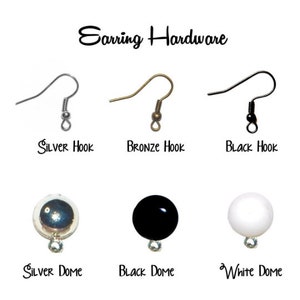 Peut inclure: Options de mat&eacute;riel pour boucles d'oreilles&nbsp;: crochets argent&eacute;s, bronze et noirs, et dos de boucles d'oreilles en forme de d&ocirc;me argent&eacute;s, noirs et blancs.