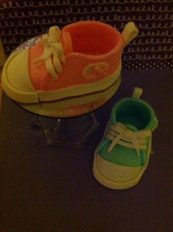 fondant baby converse