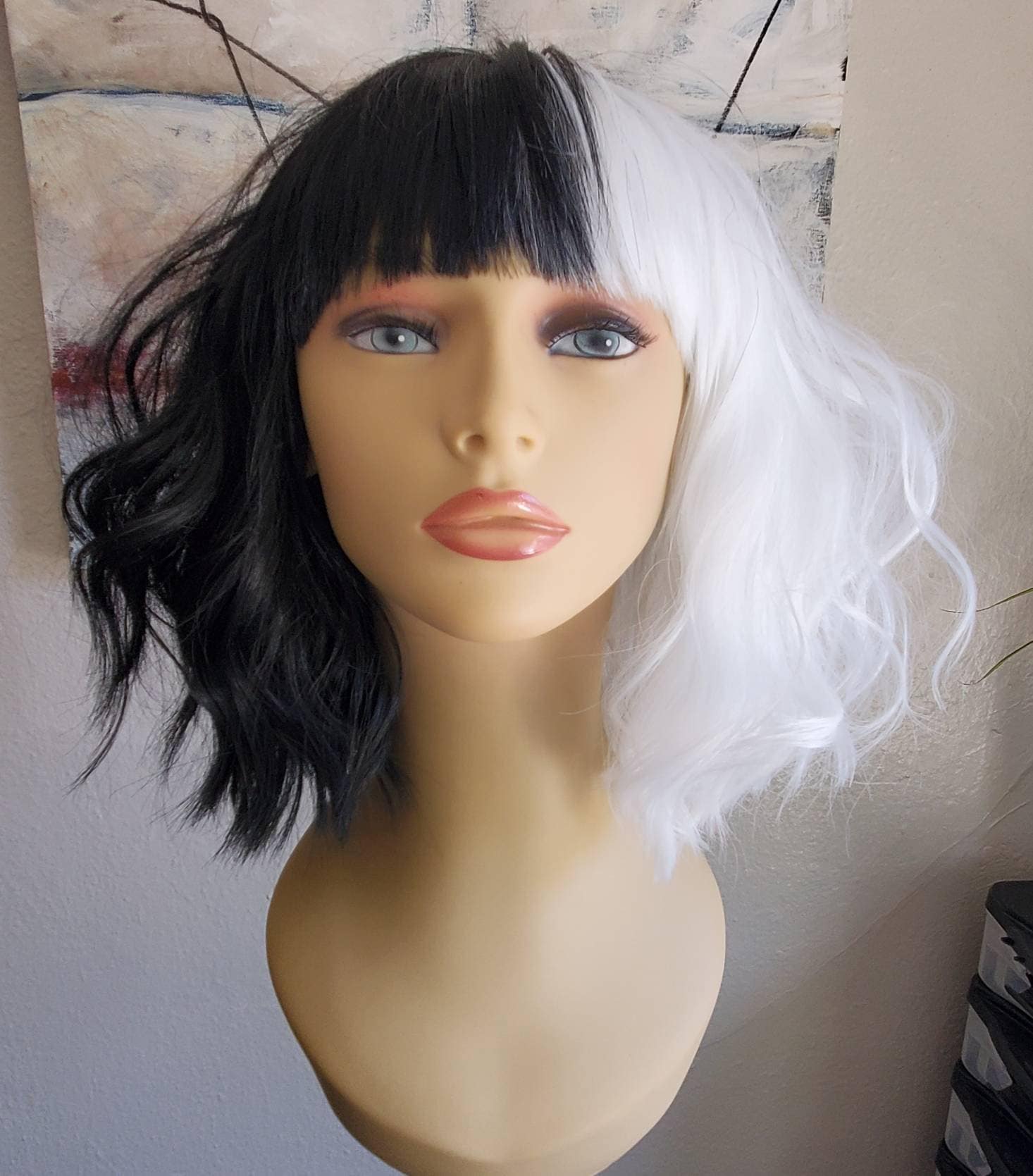 Cruella D. 32” ⚫️⚪️B& W Cosplay Synthetic Bang Wig Amazon.com: Disney Cruella De Vil Wig for Women - 101  main image 4