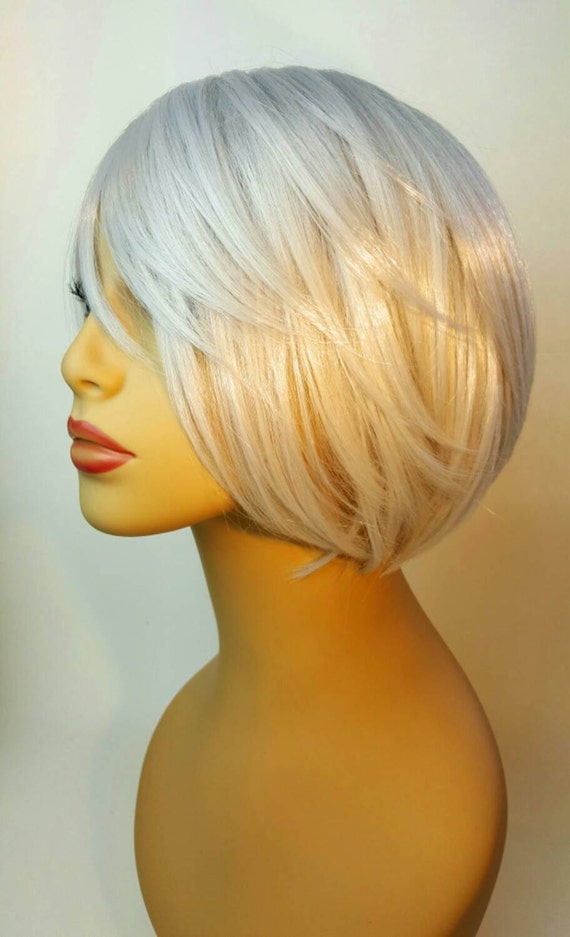 Short Platinum Bob Wig Sweeping Side Bang Silver Bob Stacked