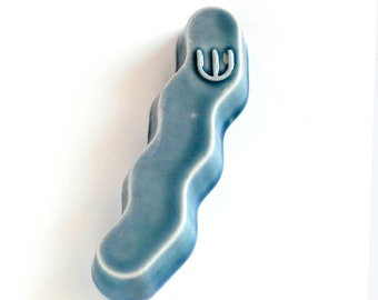 Nouveau design de mezouza - Pop Zig Zag - glaçure bleue, moule en argile, pour parchemin de 7 cm
