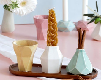 Ensemble pour la havdala fait main : coupe à vin géométrique, bougeoir et porte-épices, plateau en bambou