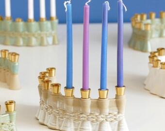 Boîte mystère de Hanoucca - Obtenez 2 échantillons de menorah imprimés en 3D en argile, payez pour 1 - Chandelier de Hanoucca innovant