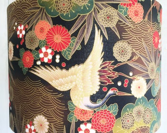 Pantalla de grulla japonesa: tela floral oriental con detalles dorados
