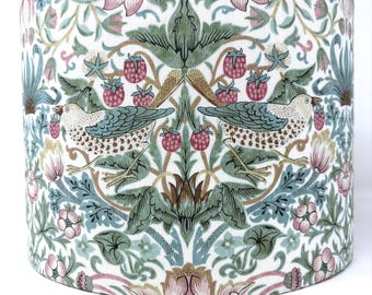 Abat-jour indigo « Strawberry Thief » de William Morris - Extérieur en velours - Canada