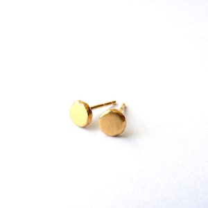 14k gold stud earrings. gold stud earrings for woman. dainty gold earrings, little round earrings, gold stud earrings, gold studs, gold stud