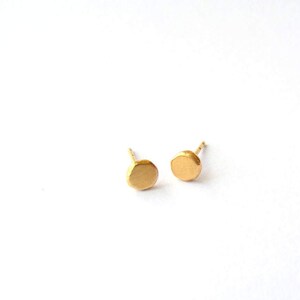 14k gold stud earrings. gold stud earrings for woman. dainty gold earrings, little round earrings, gold stud earrings, gold studs, gold stud
