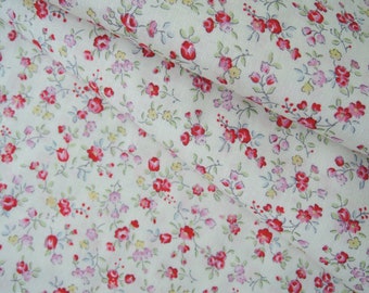 Half Yard of 30's Collection Tiny Floral auf Creme Hintergrund. Ca. 18 "x 42" Hergestellt in Japan.