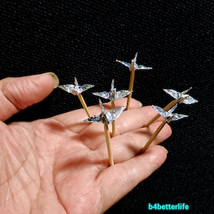 Lotto di 20pcs Silver Color 1 pollice Origami Crane Cake Toppers, raccoglitori di cocktail. (Serie di carte 4D Glittering). #CP1c.