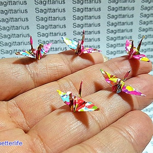 Lotto di 100 gru origami da 1 pollice con disegno floreale multicolore piegate a mano da carta quadrata da 1 "x 1". (Serie cartacea WR). #FC1-38.