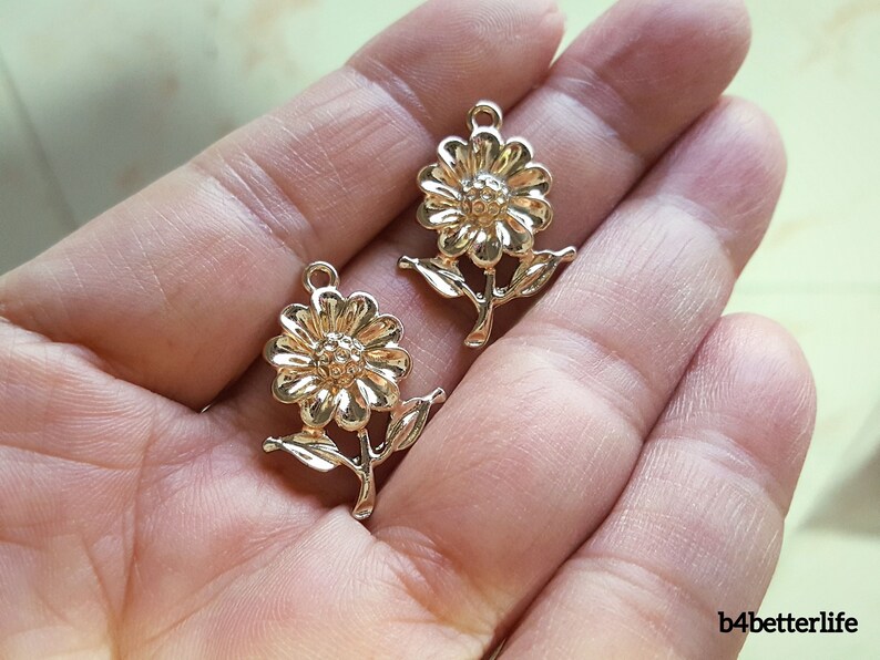 Lot of 24pcs Sunflower Gold Color Tone Metal Charms #XX332.