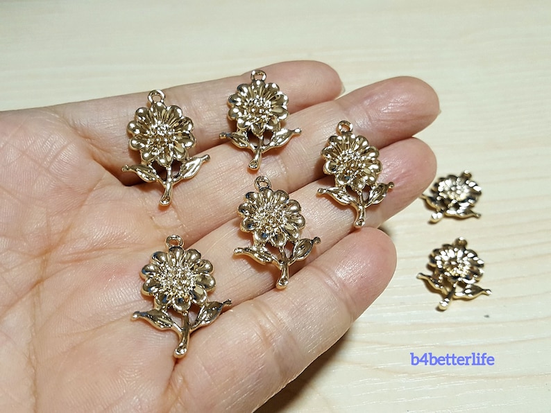 Lot of 24pcs Sunflower Gold Color Tone Metal Charms #XX332.