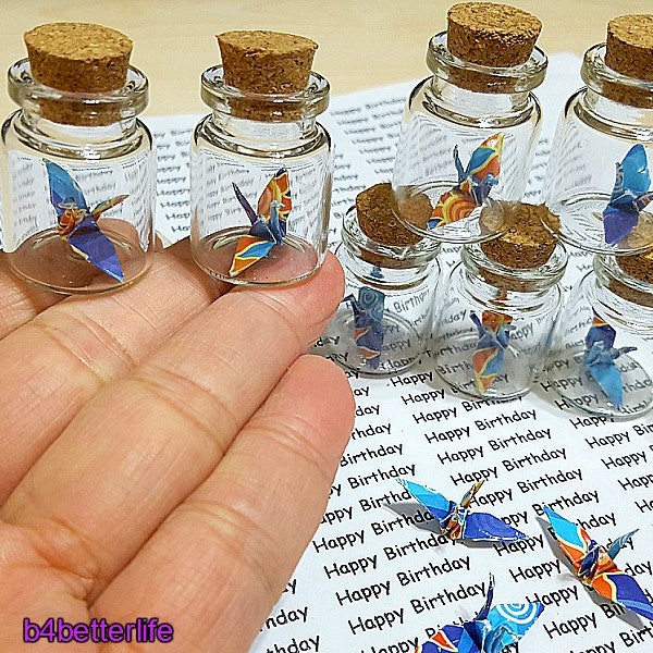 Lot van 20 stuks 1-inch handgevouwen papieren kraanvogel in mini glazen fles met kurk. (WR-papierserie). #CIB20p.