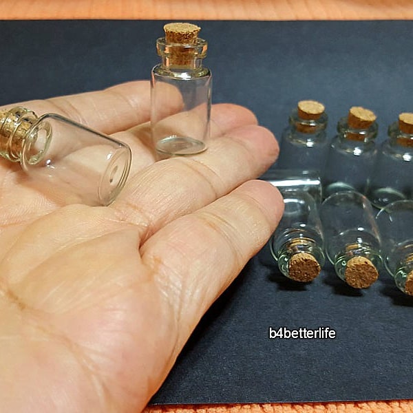 Lot of 24pcs Mini Clear Glass Bottles Vials with corks. #A30.