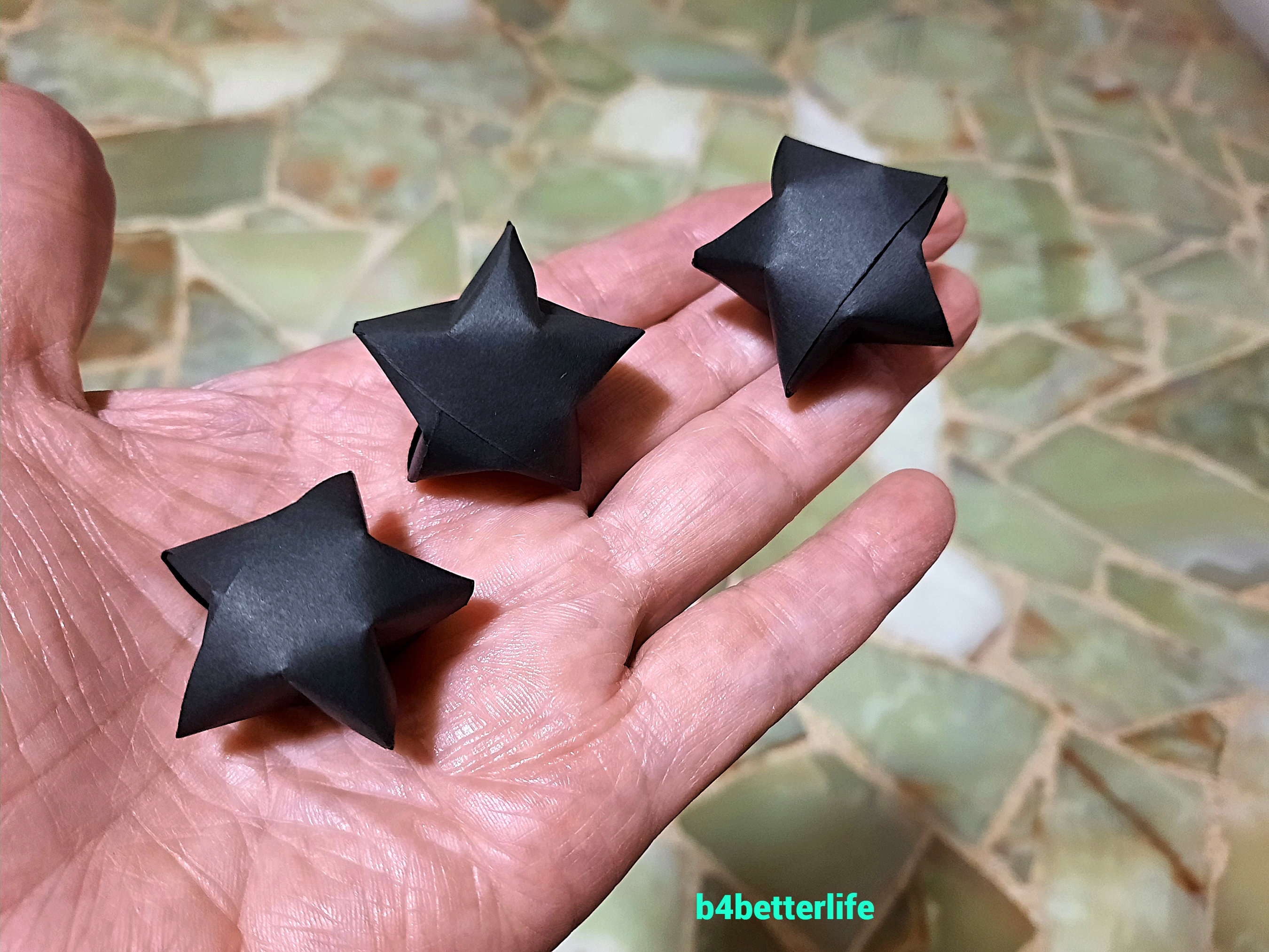 150 個の大きなサイズの黒色の折り紙ラッキー スター、63 cm x 2.5 cm