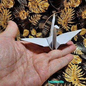 Lotto di 30 gru origami bianche da 5 pollici, piegate a mano da fogli di carta quadrati da 5" x 5". (Serie di carta KR). #FCA-64.