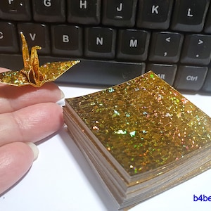 Kit di piegatura carta Chiyogami Yuzen fai-da-te da 400 fogli 2" x 2" color oro per gru origami "Tsuru". (Serie di carta scintillante 4D). #CRK-72.