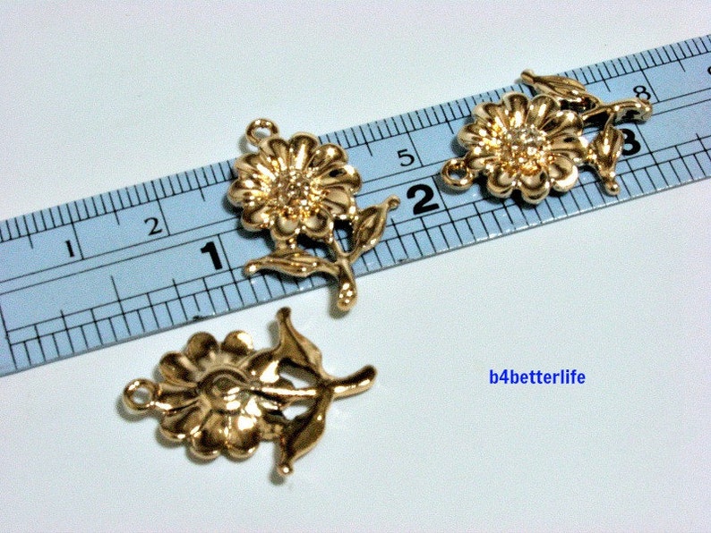 Lot of 24pcs Sunflower Gold Color Tone Metal Charms #XX332.