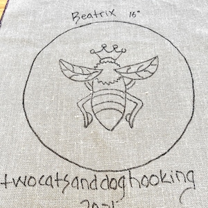 Rug hooking pattern - &quot;Beatrix&quot; - bee pattern - pollinator series - 12-14-16 inch