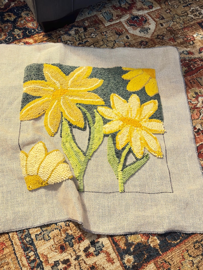 Rug Hooking Pattern, Cyndy's Flowers, 16 X 16 Inch on Linen - Etsy