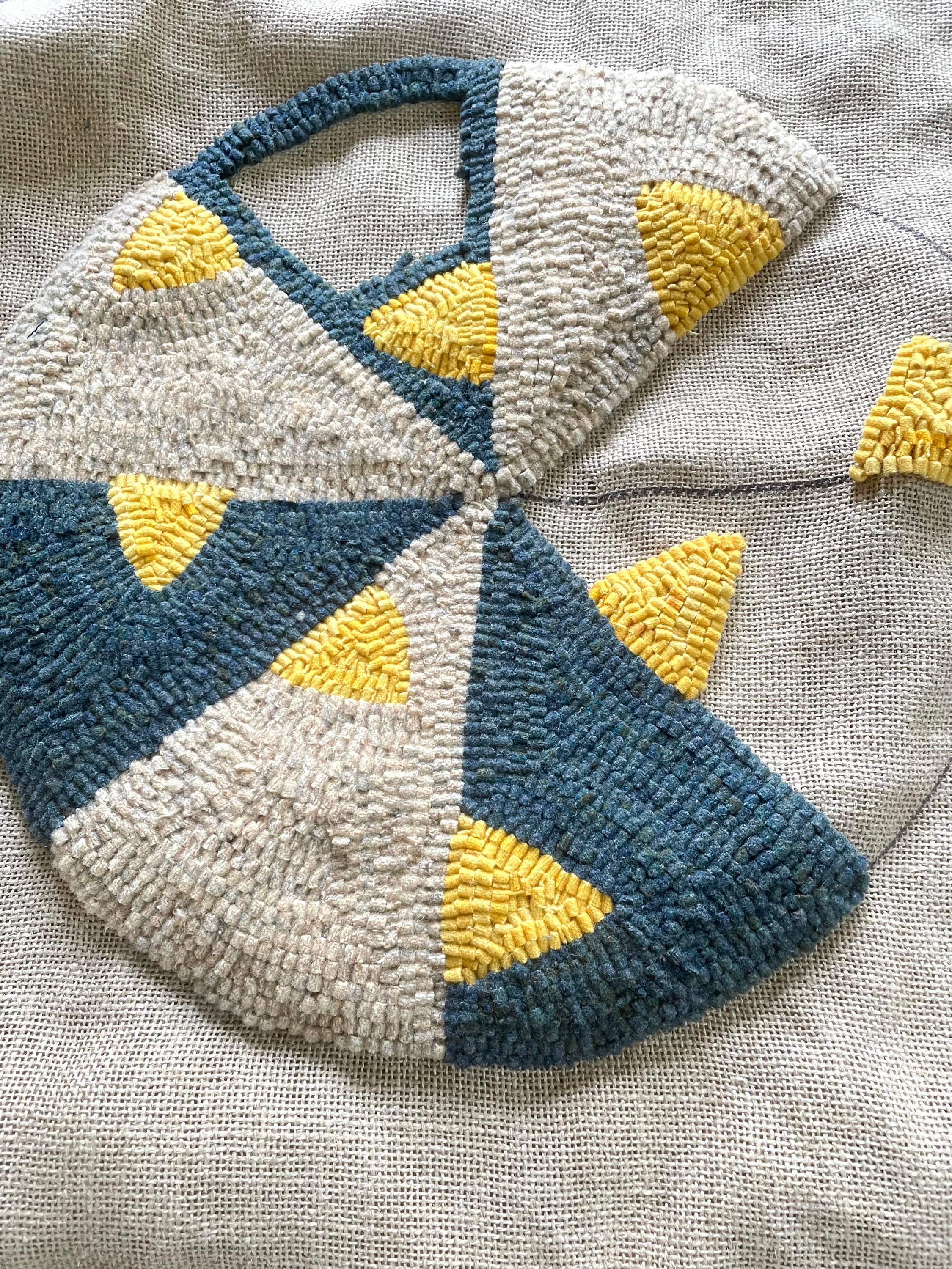 Rug Hooking Pattern: Tree II - Adaptation (PR1589-A) | Honey Bee Hive Rug Hooking