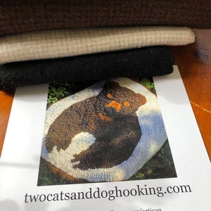 Bear Rug Hooking Kit: DIY Chair Pad - Cabin Decor