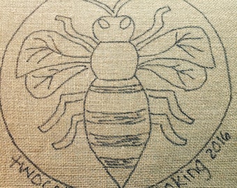 Rug Hooking Pattern - "Buzzy Bee" - chair pad or table topper, pollinator series