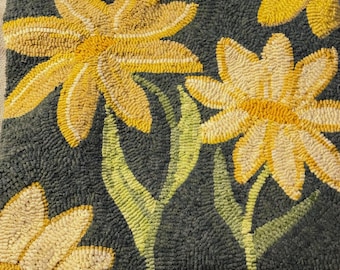 Rug hooking pattern, Cyndy's Flowers, 16 x 16 inch on linen