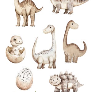 K&ouml;nnte beinhalten: Ein Set mit Aquarell-Dinosaurier-Illustrationen, darunter ein Stegosaurus, ein Brachiosaurus, ein Baby-Dinosaurier, der aus einem Ei schl&uuml;pft, ein Dinosaurier-Nest mit zwei Eiern, ein Dinosaurier-Ei und ein Triceratops. Die Dinosaurier sind alle braun und beige mit wei&szlig;en Akzenten. Die Illustrationen sind perfekt zum Erstellen von Karten, Einladungen oder anderen Bastelarbeiten.