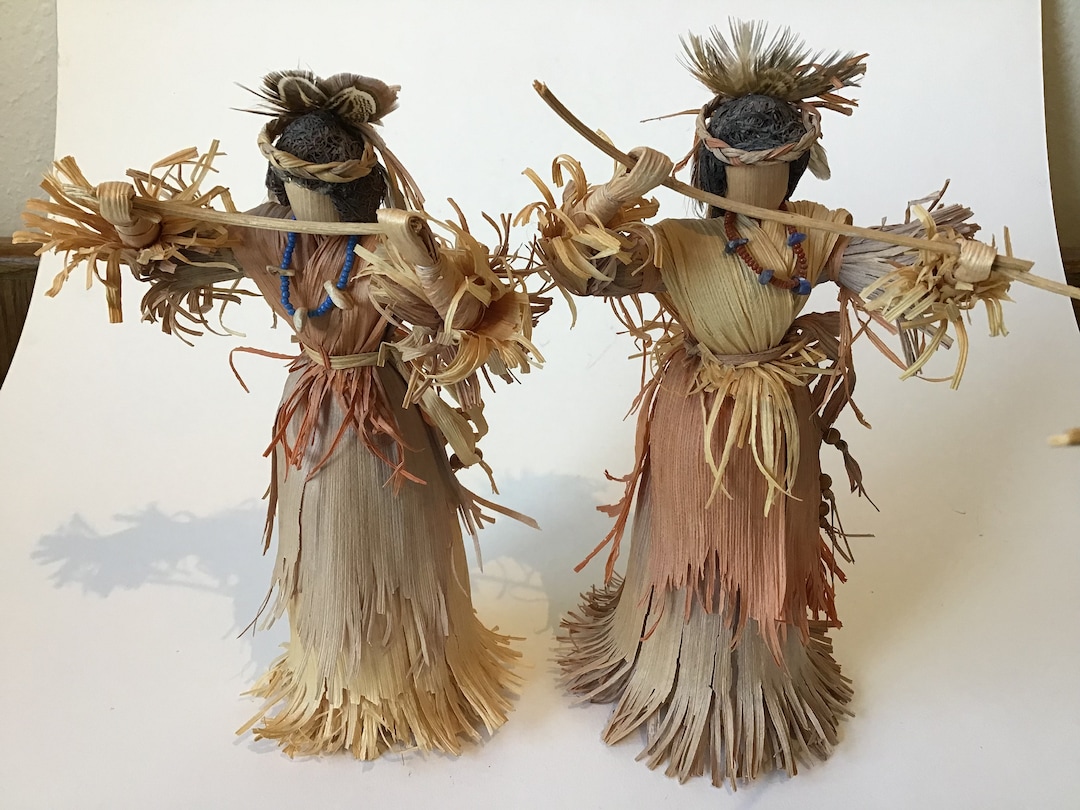 Two Vintage Native American Corn Husk Dolls Helen Harmon Etsy