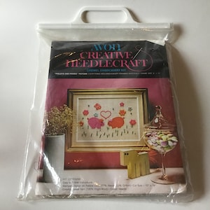 Vintage Avon Needlecraft Kit Piglets and Posies picture crewel embroidery unused