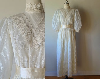 70's-80's Country Elegance dress / Romantic western prairie style / ivory lace wedding dress/ peasant saloon dress / cottagecore / size XS