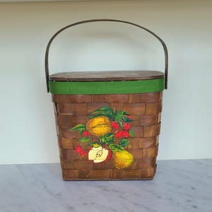 60&#39;s wicker basket purse / hand painted wicker top handle handbag / novelty purse / basket bag with fruit painting