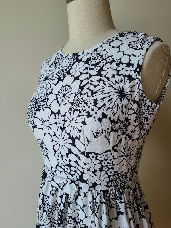 60's Mod mini dress / pique flower power sleevele… - image 8