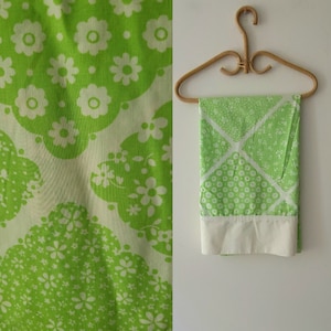 70&#39;s king pillowcase/ Wamsutta patchwork print / green and white calico print eyelet lace / flower power  / ultracale Wamsutta