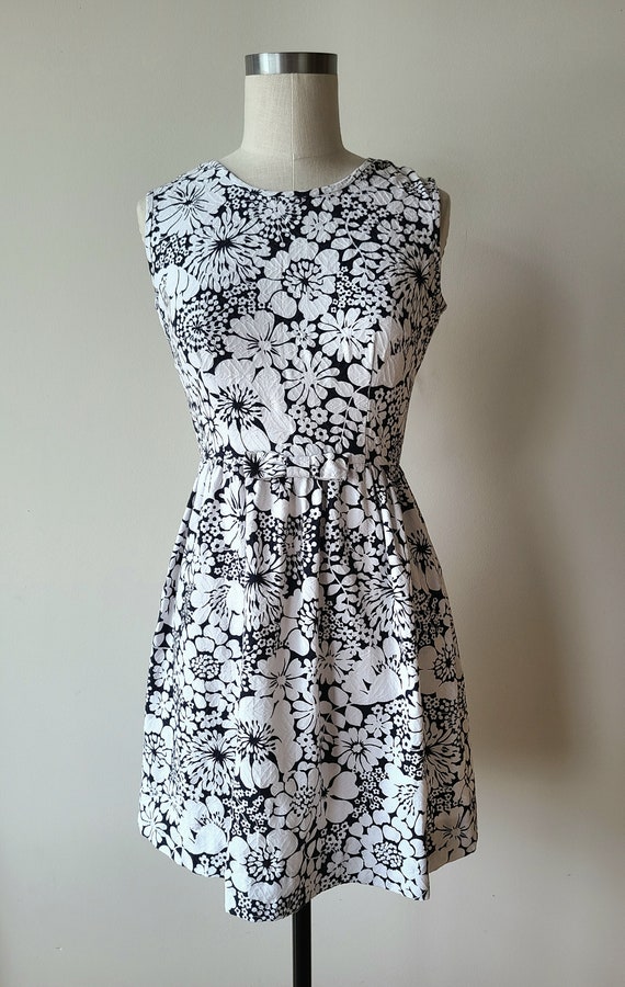 60's Mod mini dress / pique flower power sleevele… - image 2