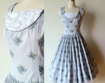 1950s L'Aiglon gray floral Fit and Flare Tea length Dress with white eyelet ruffled crumb catcher size XS