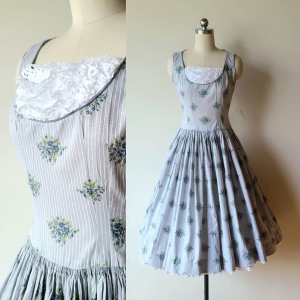 50's Dress / L'Aiglon dress / gray cotton floral dress with eyelet ruffled shelf / crumb catcher / size extra small