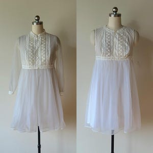 60&#39;s Warners white lingerie set/ white  chiffon and lace shortie peignoir set / babydoll gown and robe / bridal lingerie/ size XS