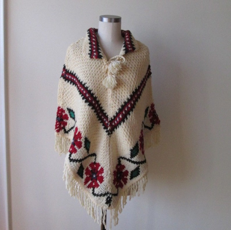 60/'s-70/'s poncho hand knit Hippie Poncho oversize red flowers Sweater Poncho